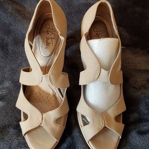 Lifestride women's high heel sandals